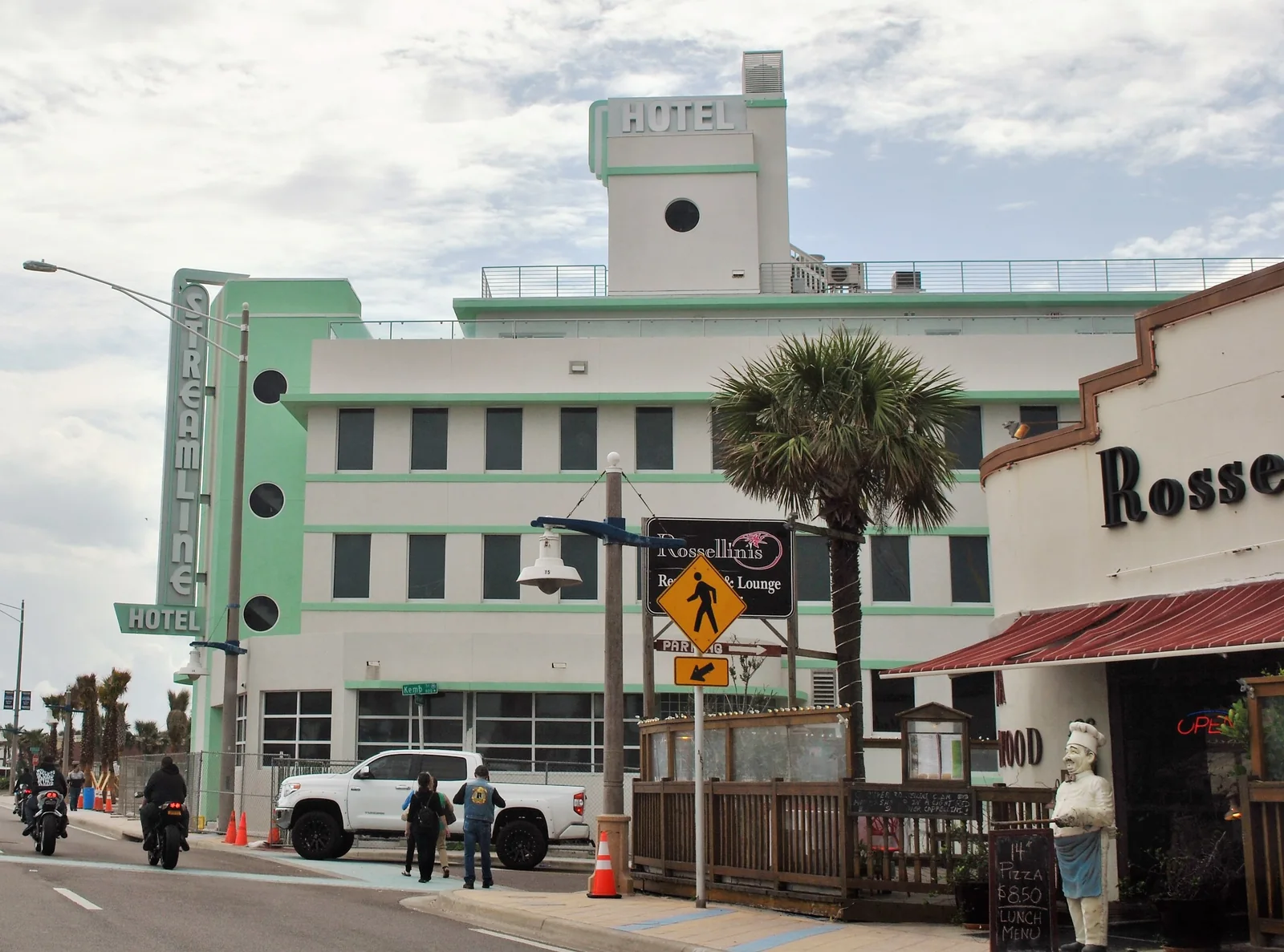Modern exterior of the Streamline Hotel in Daytona Beach